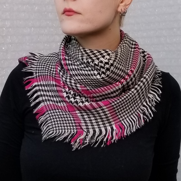 black/white/pink houndstooth fringe square scarf - Picture 1 of 6